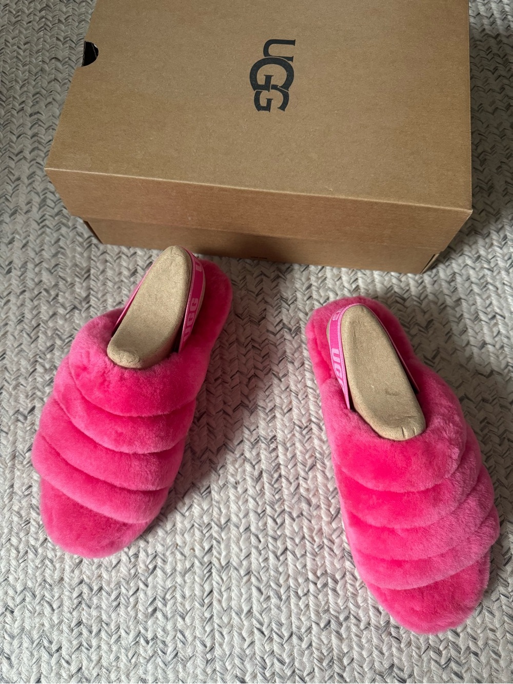 NWT UGG Fluff Yeah Slide Pink Size 8